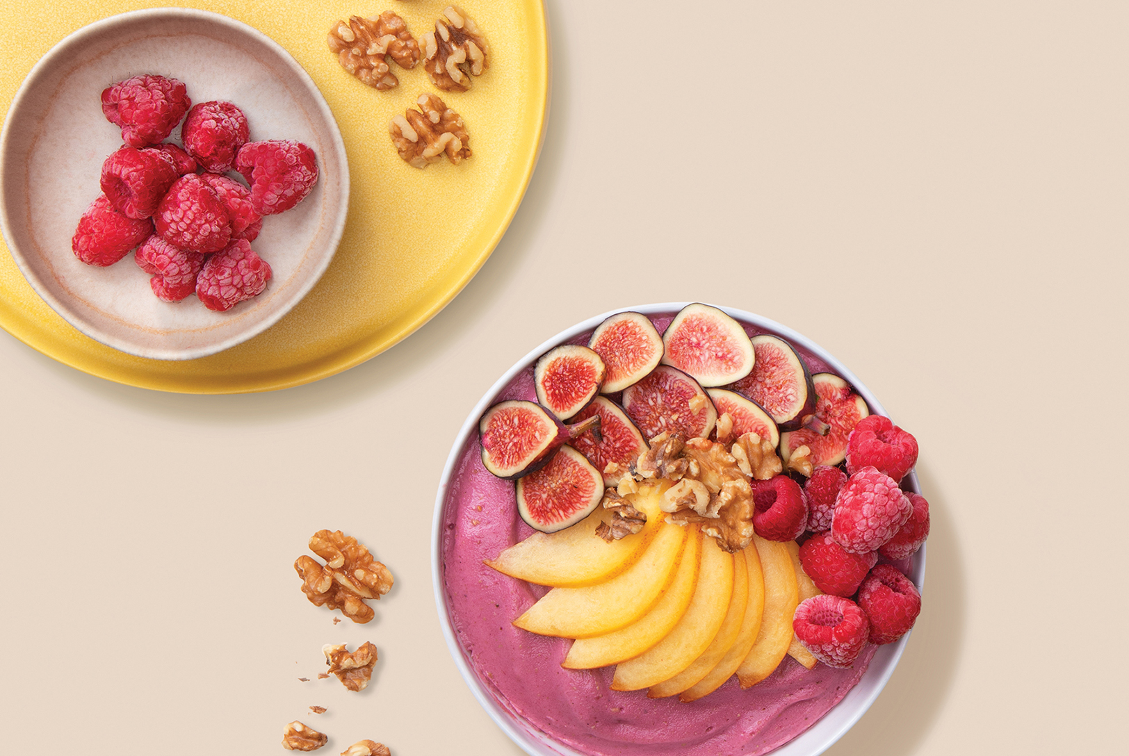berry smoothie bowl with figs, walnuts and raspberries 